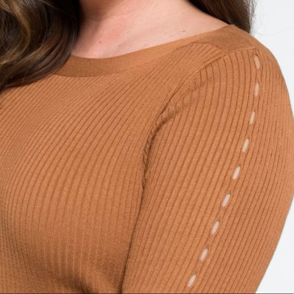 Quinley Plus Size Fitted pull over - Picture 4 of 9